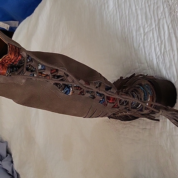 Boots - Picture 2 of 9